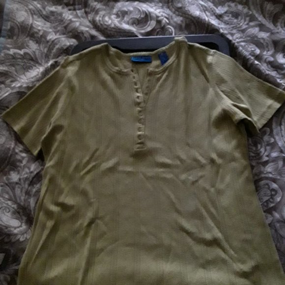 Women's Button Down Short Sleeve Top - NWOT - Picture 4 of 4